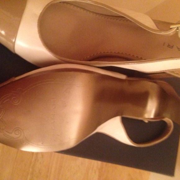 TAHARI Cream/Biege Dress Shoes - Picture 6 of 6